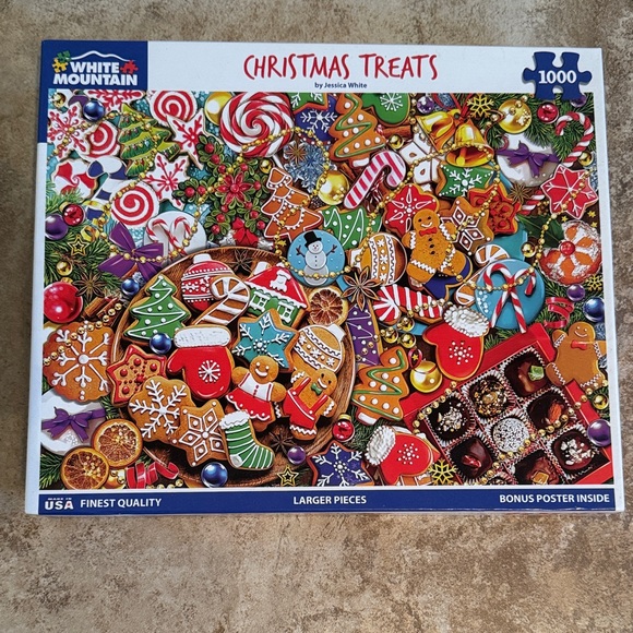 White Mountain Festive Holiday Puzzle 1000 pieces - Picture 1 of 2